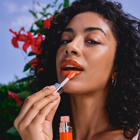 CLARINS Lip Comfort Hydrating & Plumping Oil 22 DARING ORANGE NEW IN BO - Picture 3 of 3